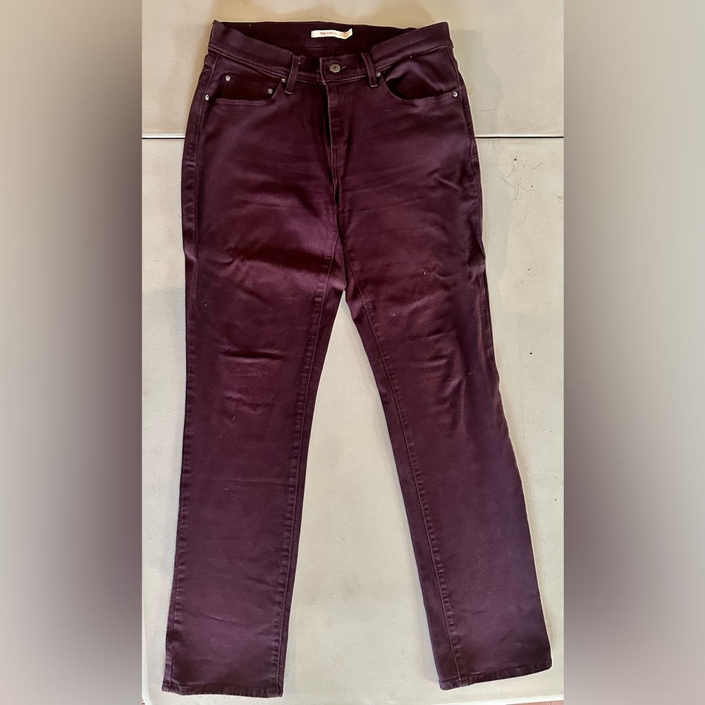 Levi’s Jeans 505 Straight Leg Size 8 in maroon or ruby red color